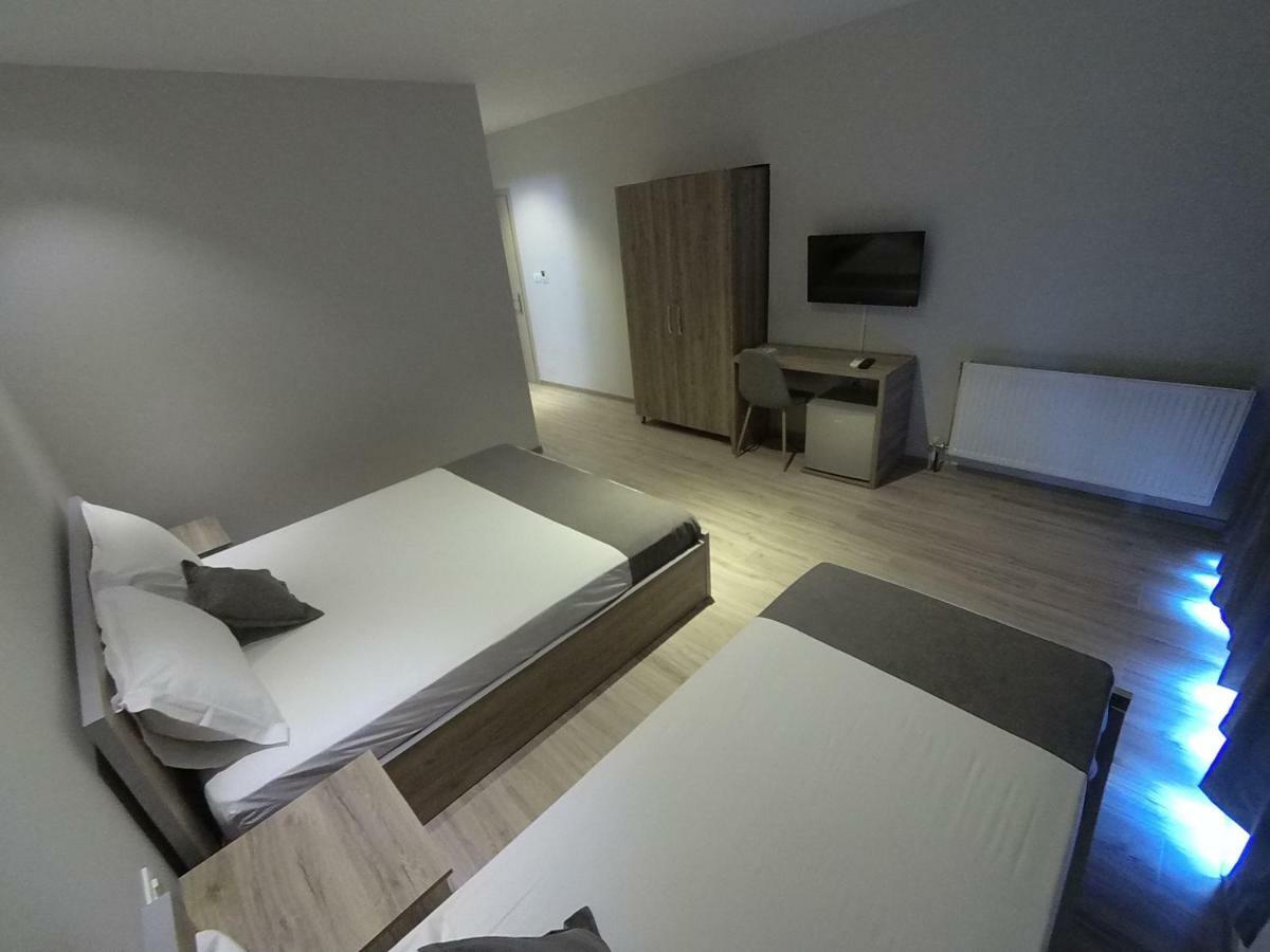 Hotel Vila Nino Berat Luaran gambar