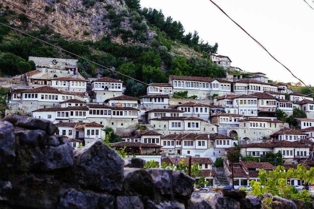 Hotel Vila Nino Berat Luaran gambar
