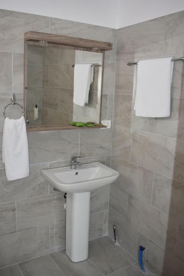 Hotel Vila Nino Berat Luaran gambar